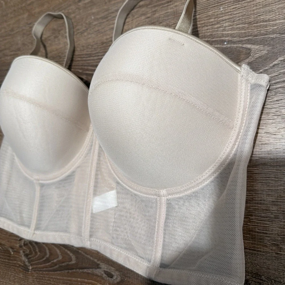 Composition beige bra